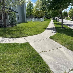 lawn maintenance by Austin Yard Service (Duplicate) reviewed on November 9, 2017