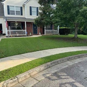 landscape maintenance by Danny's lawn service reviewed on August 17, 2025