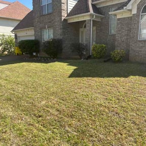 Bush Trimming by Guillermo Landscaping reviewed on April 23, 2026