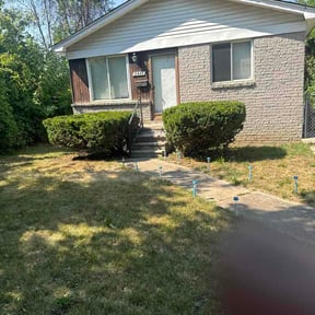 Bush Trimming by wades Landscaping reviewed on August 3, 2026