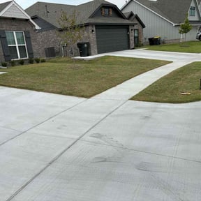lawn service by Effectuate Services LLC reviewed on June 5, 2024