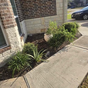 Flower Bed Weeding by A&amp;R landscaping reviewed on November 4, 2025