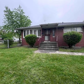 Bush Trimming by CDH Landscaping LLC reviewed on April 25, 2026