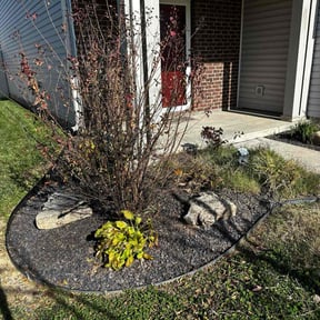 Flower Bed Weeding by Wood's Landscaping reviewed on November 24, 2025