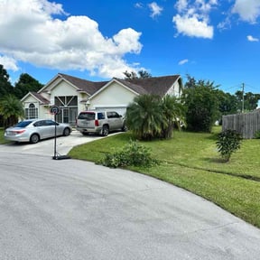 Bush Trimming by Oak Landscaping reviewed on August 17, 2025