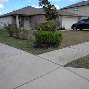 Leaf Removal by K.I.S.S. lawn care reviewed on April 28, 2025