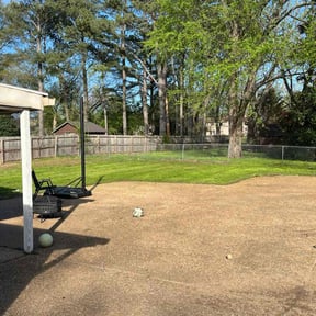 lawn care by Hector's Lawn Care reviewed on October 4, 2023