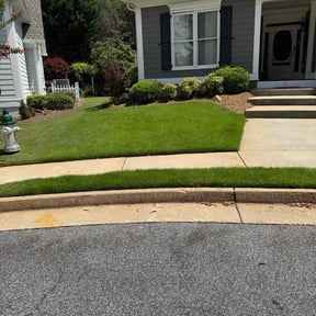 turf maintenance by Leatherneck Landscaping reviewed on August 17, 2025