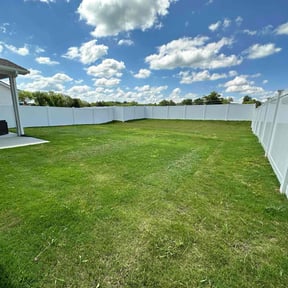 lawn maintenance by Lawn Junkie reviewed on May 14, 2025