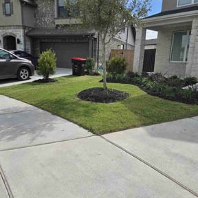 yard work by Her Metal Buildings & Landcare reviewed on August 21, 2025