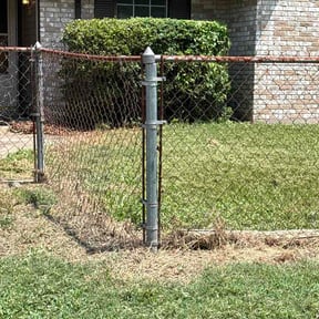 Bush Trimming by Deshun Walker Inc reviewed on August 1, 2026