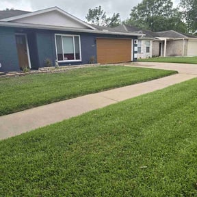 gardening service by Cutta's landscaping & lawn services reviewed on August 21, 2025