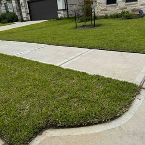 landscaping by MowDeal reviewed on August 17, 2025