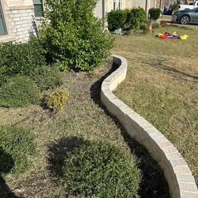 Flower Bed Weeding by Enrique's Lawn maintenance reviewed on November 22, 2025
