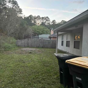 Leaf Removal by Helpr Lawn Service reviewed on April 22, 2026