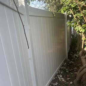 Leaf Removal by Manuel's lawn care reviewed on December 24, 2025