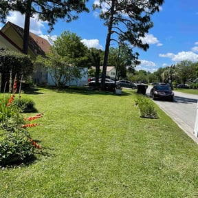 lawn service by Green Paws lawn Care LLC reviewed on September 6, 2023