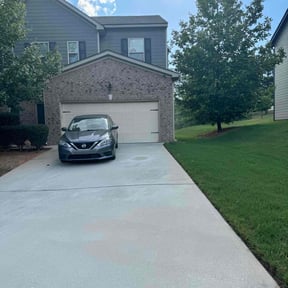 yard service by Hugo's Lawns reviewed on November 27, 2025