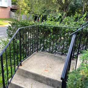 Bush Trimming by # High-Class Grass reviewed on March 16, 2024