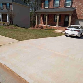 lawn service by Fred Peyronel reviewed on June 17, 2022