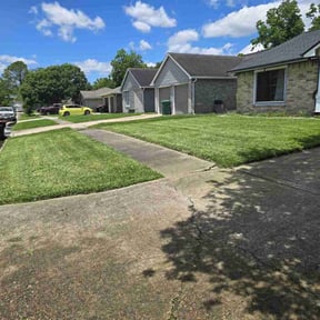 landscape maintenance by YARD WORER reviewed on November 23, 2025