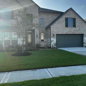 yard work by Santi landiscaping reviewed on November 24, 2025