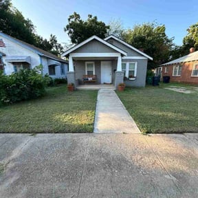 yard work by Lasting Landscaping reviewed on April 15, 2024