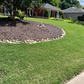 landscape maintenance by LawnStar reviewed on August 19, 2025