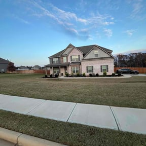 turf maintenance by Alarcon Landscape reviewed on August 22, 2024