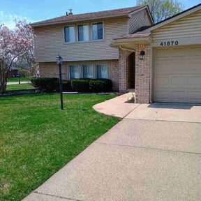 yard care by A1 landscaping reviewed on August 19, 2025