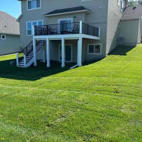 landscaping services by Manuel's lawn care reviewed on May 15, 2024