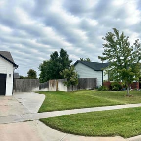 yard care by ItsBeautyinTheLawnLLC reviewed on August 20, 2025