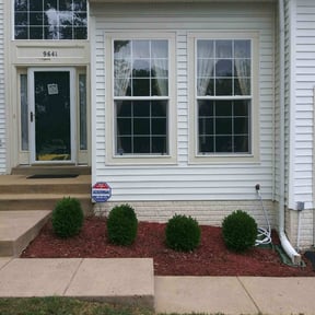Flower Bed Weeding by Hector's Lawn Care reviewed on August 20, 2025