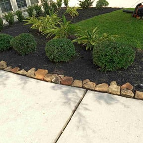 Bush Trimming by LFC Lawncare reviewed on August 21, 2025