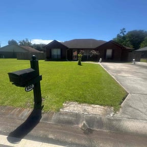 Flower Bed Weeding by Street Cutterz reviewed on June 11, 2022