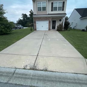 Weeding by Green's Touch Lawn Care Services reviewed on June 28, 2022