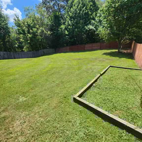 yard work by Williams landscaping reviewed on August 18, 2025