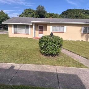 Bush Trimming by Waytomow reviewed on April 13, 2025