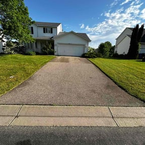 lawn care services by Lawns 2NV reviewed on April 27, 2024