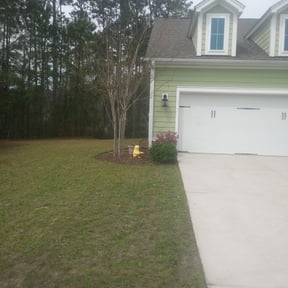 Bush Trimming by Iroc's Lawn Care reviewed on August 20, 2025