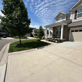 residential landscaping by Them Joneses reviewed on August 18, 2025