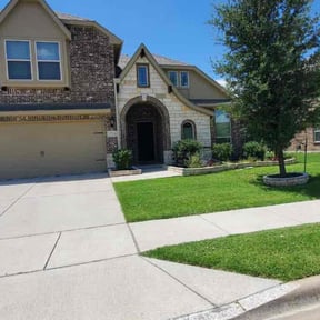 landscape maintenance by Elston Lawn Care reviewed on November 24, 2025