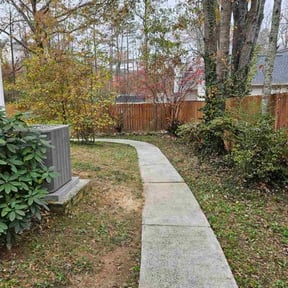 Leaf Removal by Marvin's Services LLC reviewed on November 19, 2025