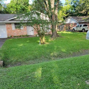 residential landscaping by A2Z Lawn Maintenance Inc. reviewed on August 16, 2025
