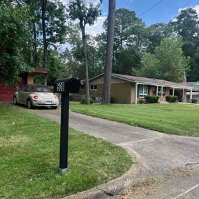 yard maintenance by Smokin Grass Lawncare and Landscaping reviewed on April 23, 2025