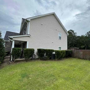 Bush Trimming by Ellicks Landscaping reviewed on November 21, 2025