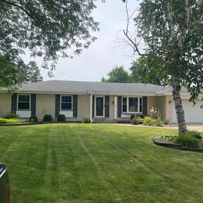 yard maintenance by A1 Sealcoating & Landscaping reviewed on August 15, 2025