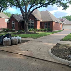 Leaf Removal by Tampa Lawn Maintenance 813 reviewed on August 17, 2026