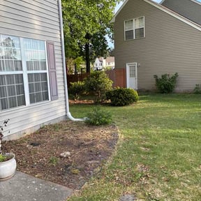 Flower Bed Weeding by Zach's Lawn Service reviewed on May 14, 2026