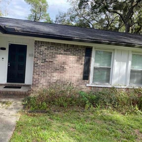 Bush Trimming by S &amp; M Lawncare reviewed on November 9, 2025